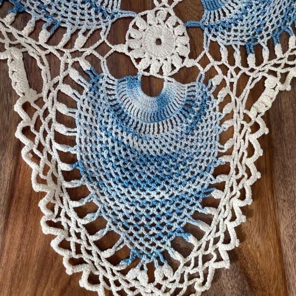Vintage Set of two Variegated Blue White Crochet Lace Doilies Hand Crafted - Picture 2 of 7